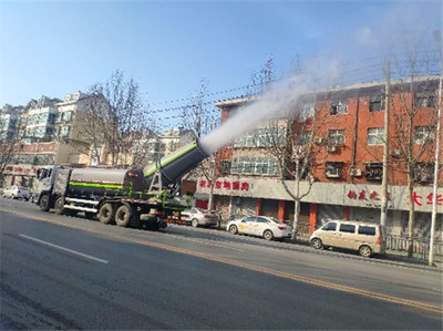 雾炮车变身“防疫战车” 川汇区开启全面消杀作业，筑牢健康防线